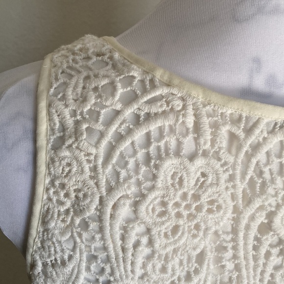 Cabi Style 284 Lace Overlay Tank Top Size Medium - Picture 3 of 4